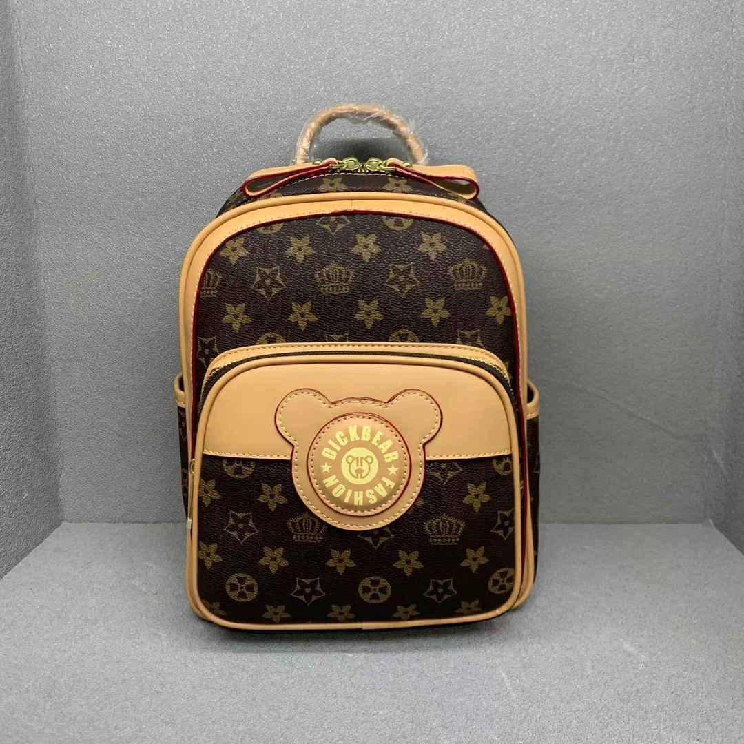 DICK BEAR/迪克熊9016新款中号徽章熊头双肩包女士经典印花棕色