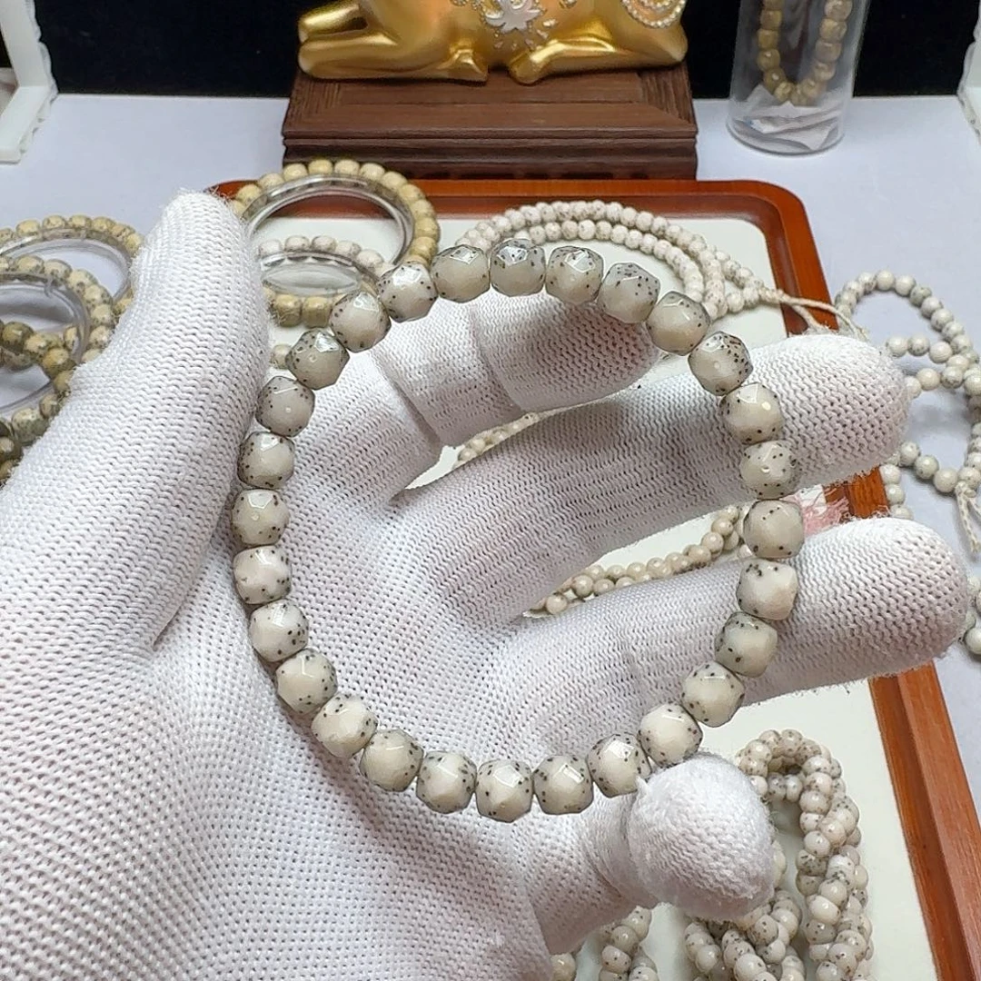 星月菩提手串石玉料7.5无相单圈糯冰料通体留白小散星