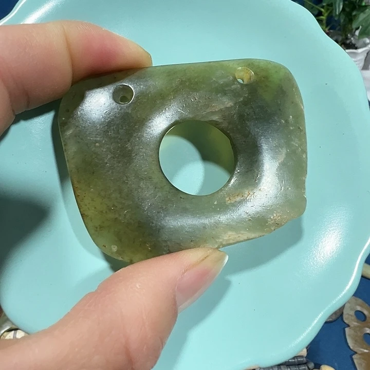 透闪石质玉未镶嵌挂件