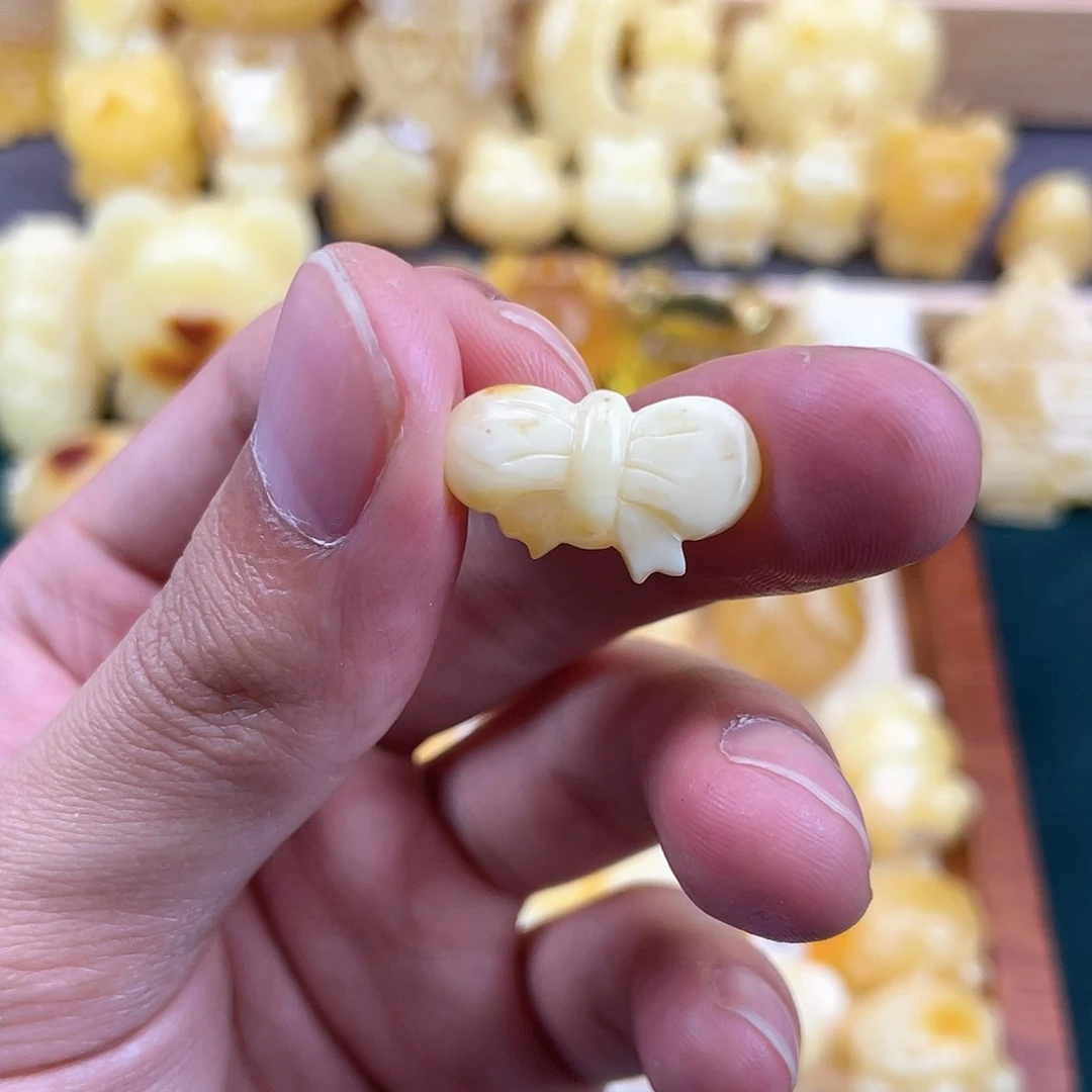 琥珀裸石未镶嵌廾*.蜜蜡