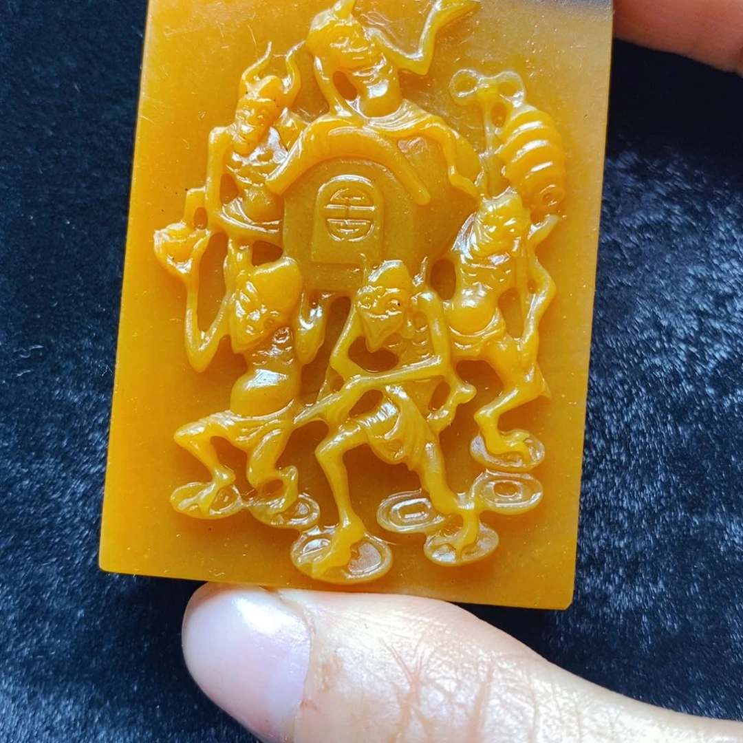 石英质玉（黄龙玉）未镶嵌颈饰