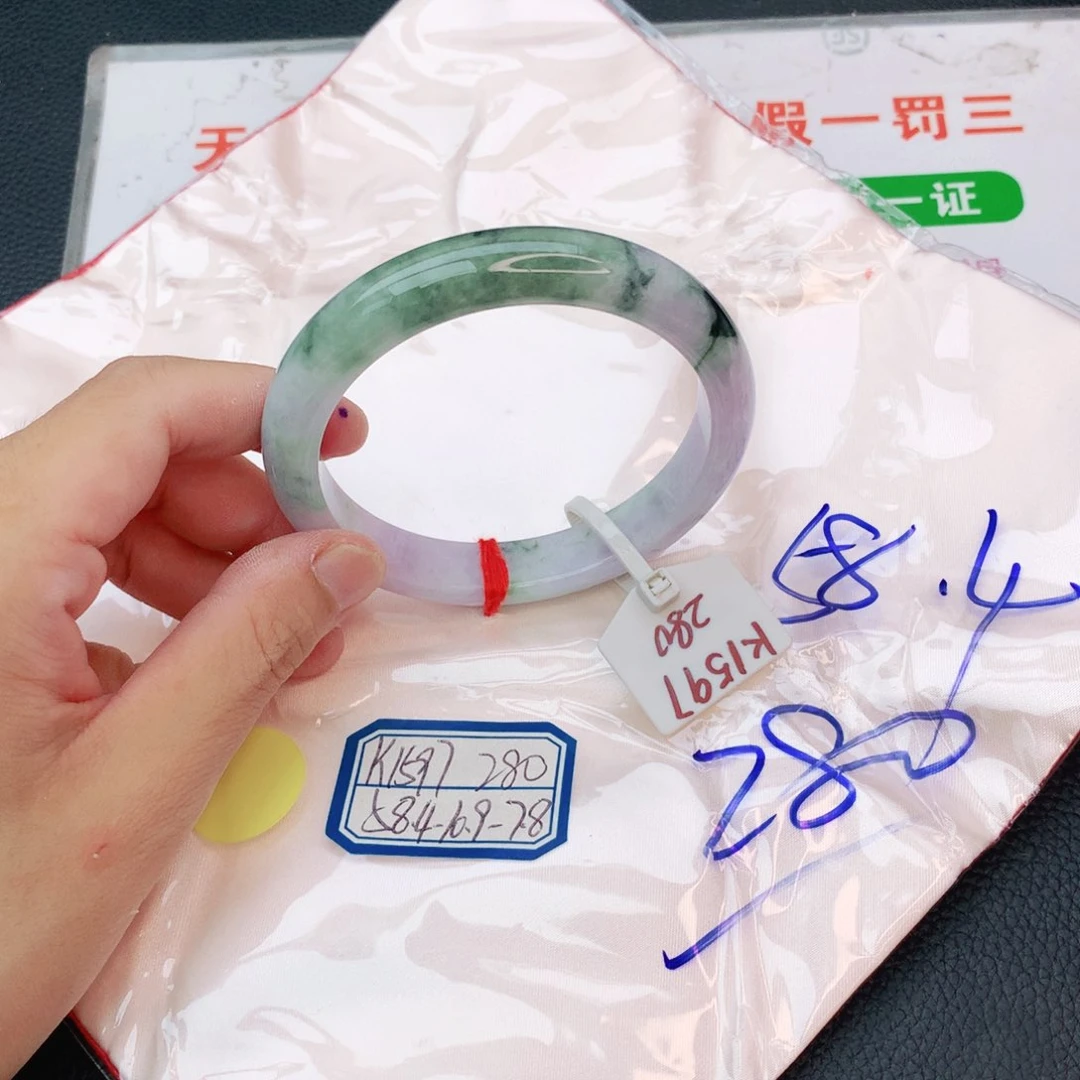 翡翠手镯未镶嵌翡翠