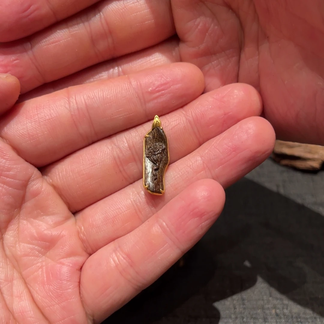 沉香吊坠越南富森沉水红土