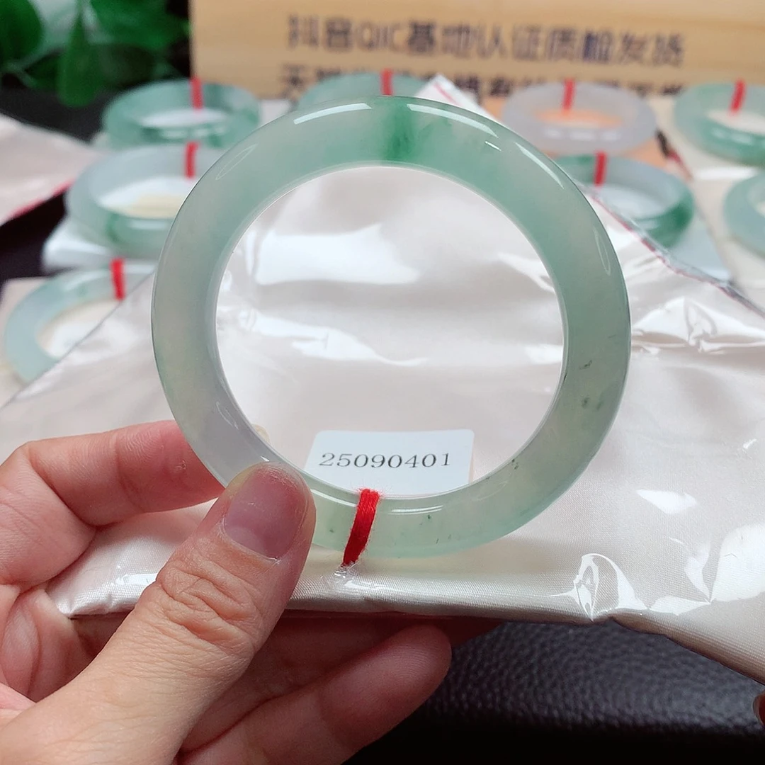 未镶嵌手镯（圆镯）翡翠114号，天然A货翡翠手镯