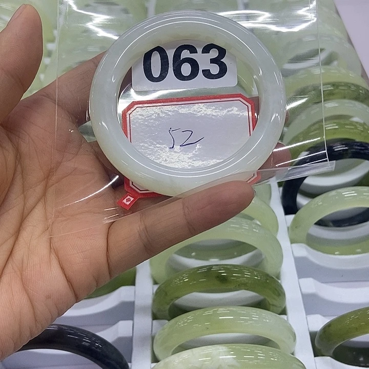 岫玉未镶嵌岫玉圆镯