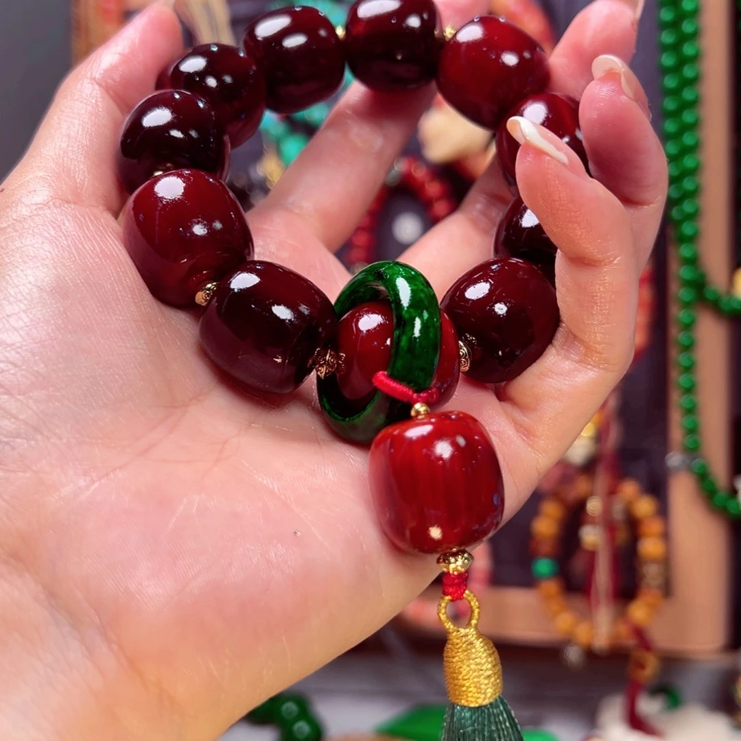 我不敢看我要吃爸给她带