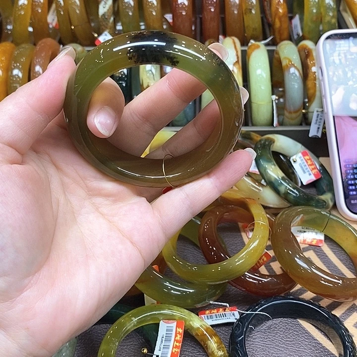 未镶嵌透闪石-蛇纹石玉手镯