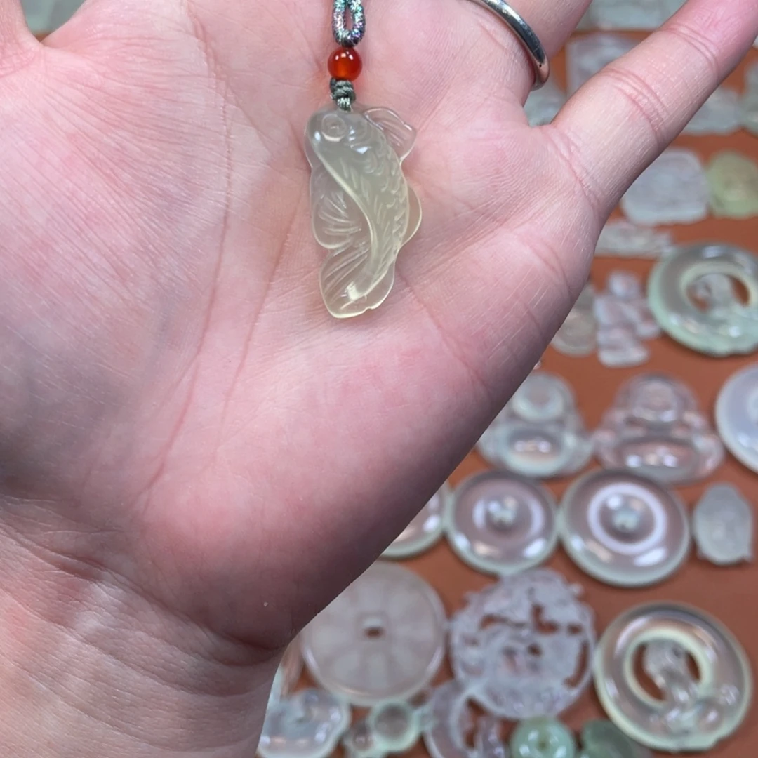 蛇纹石玉未镶嵌颈饰