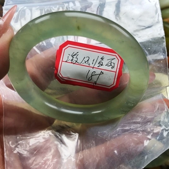 蛇纹石玉手镯未镶嵌溦**雨
