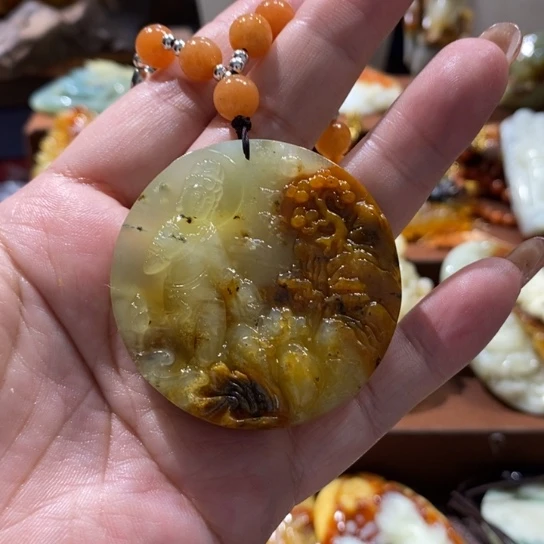 蛇纹石玉未镶嵌颈饰