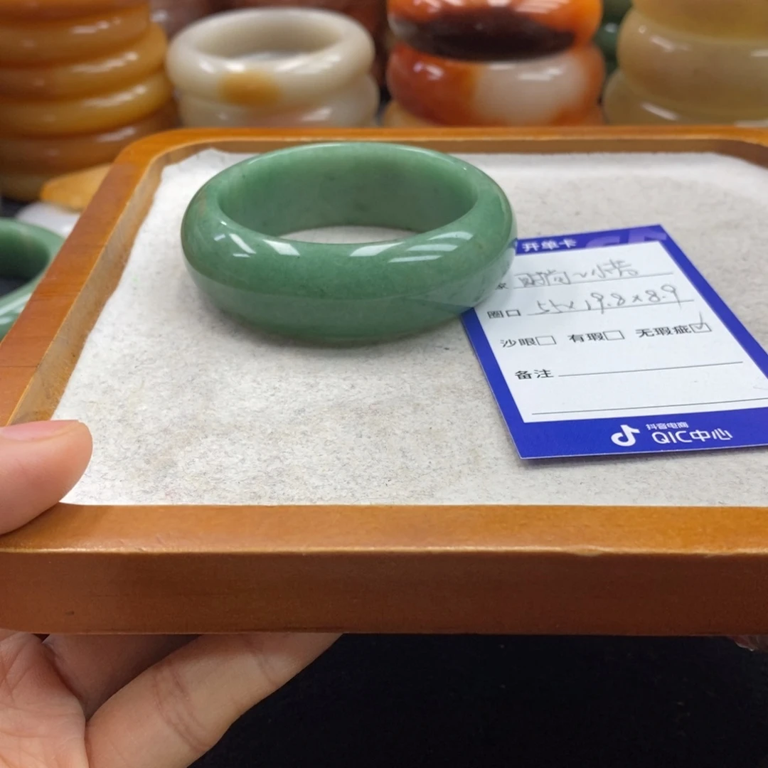 石英岩玉未镶嵌手镯（圆镯）