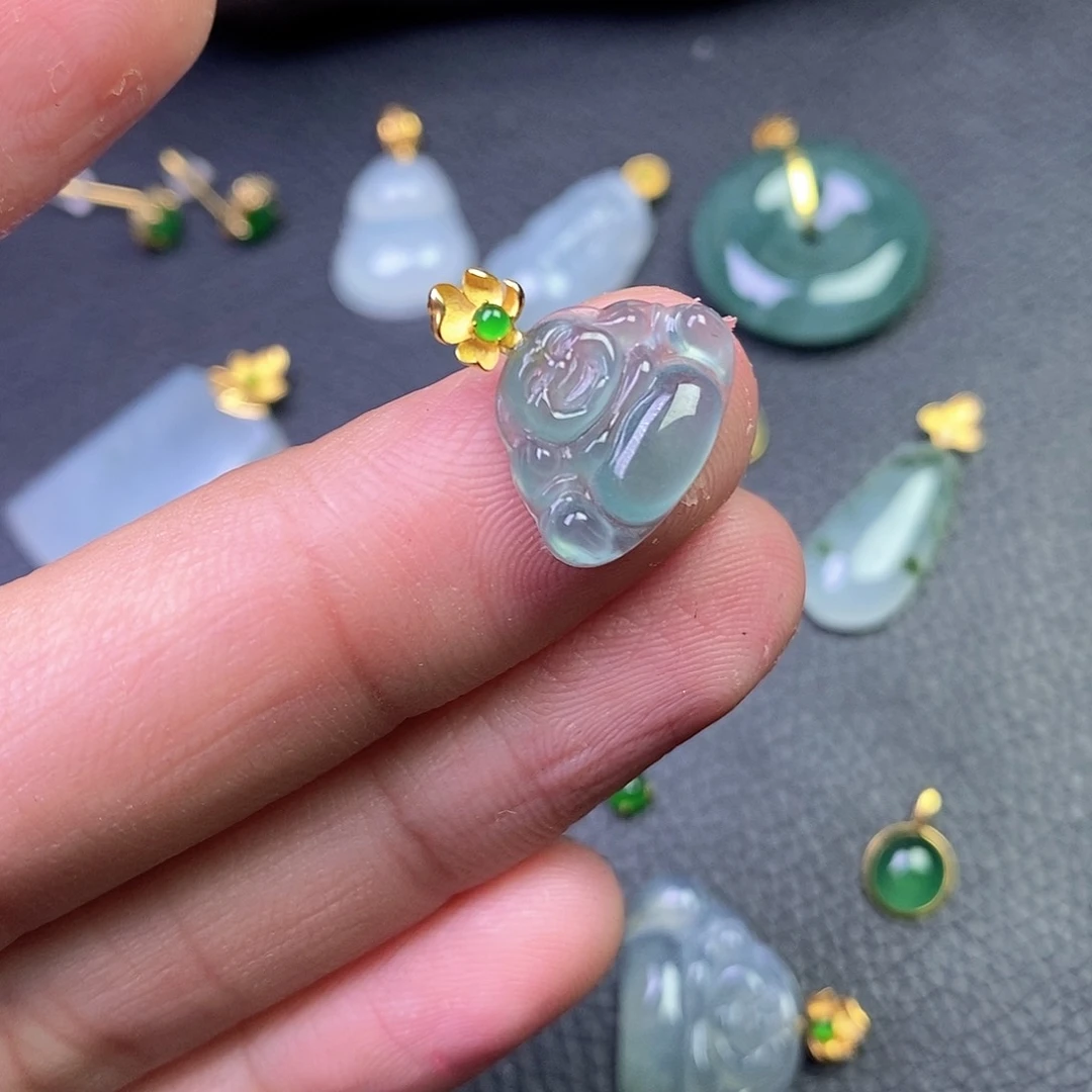 颈饰18K金镶嵌翡翠