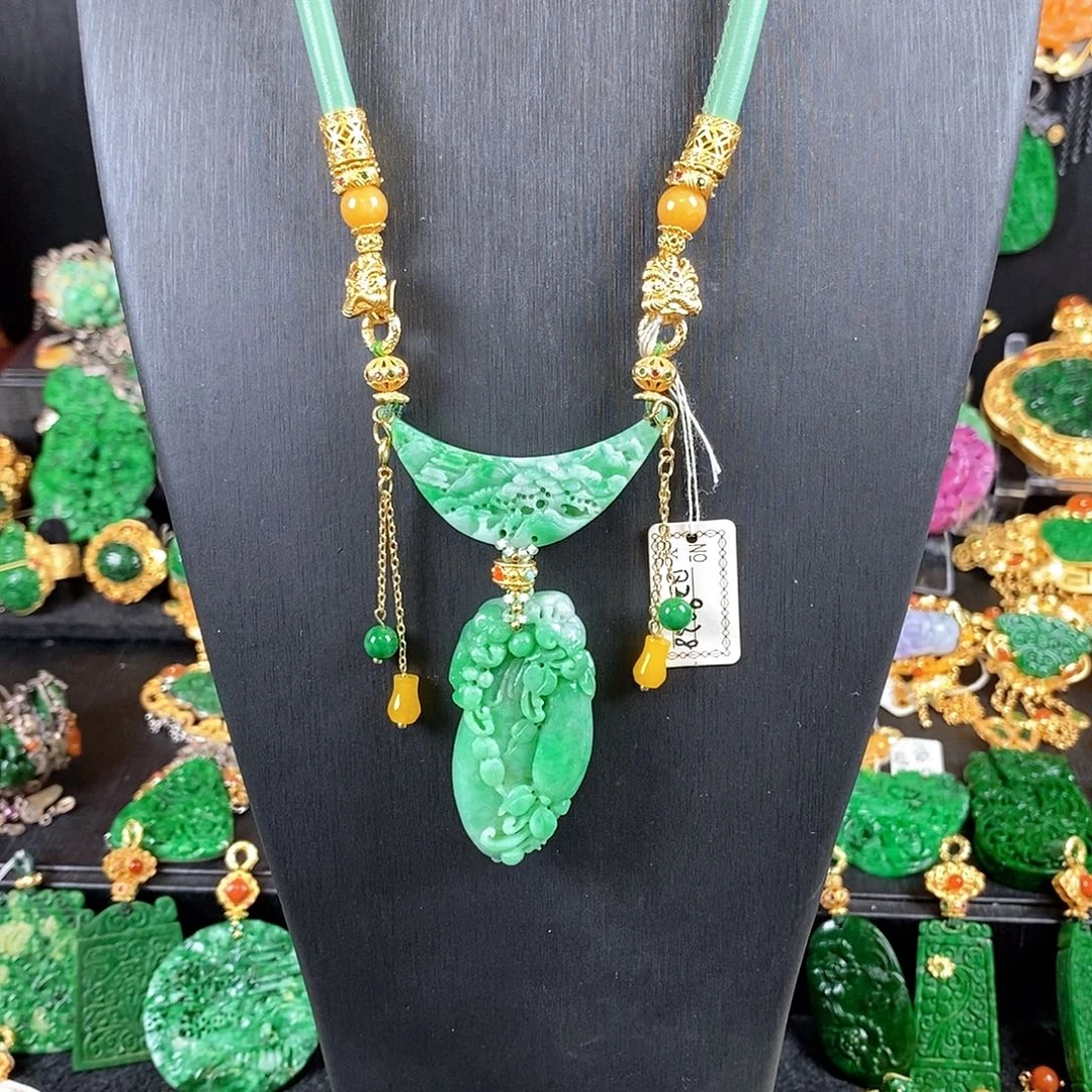 翡翠未镶嵌颈饰吊坠