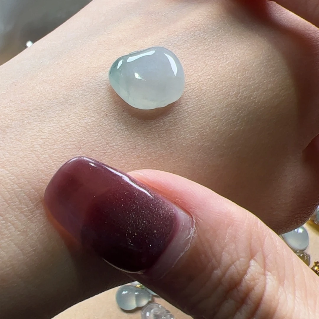 翡翠未镶嵌颈饰苹果