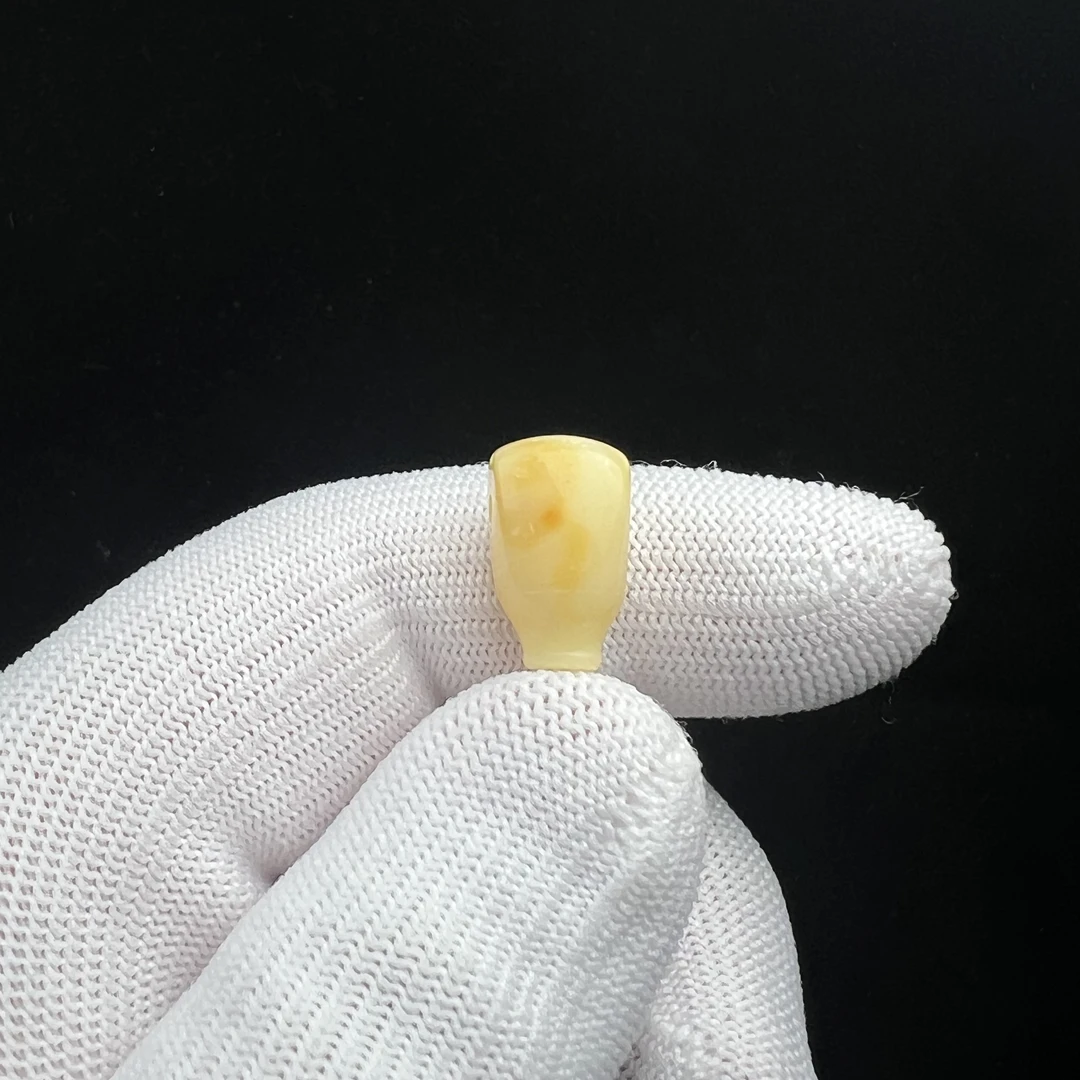 B3872天然原矿俄料蜜蜡瑕疵特价三通9.6mm支持复检