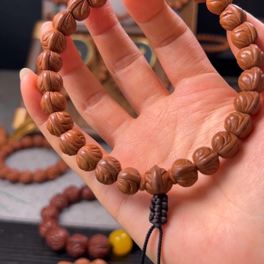 梁***洲桃核吊坠11野生玉麒麟