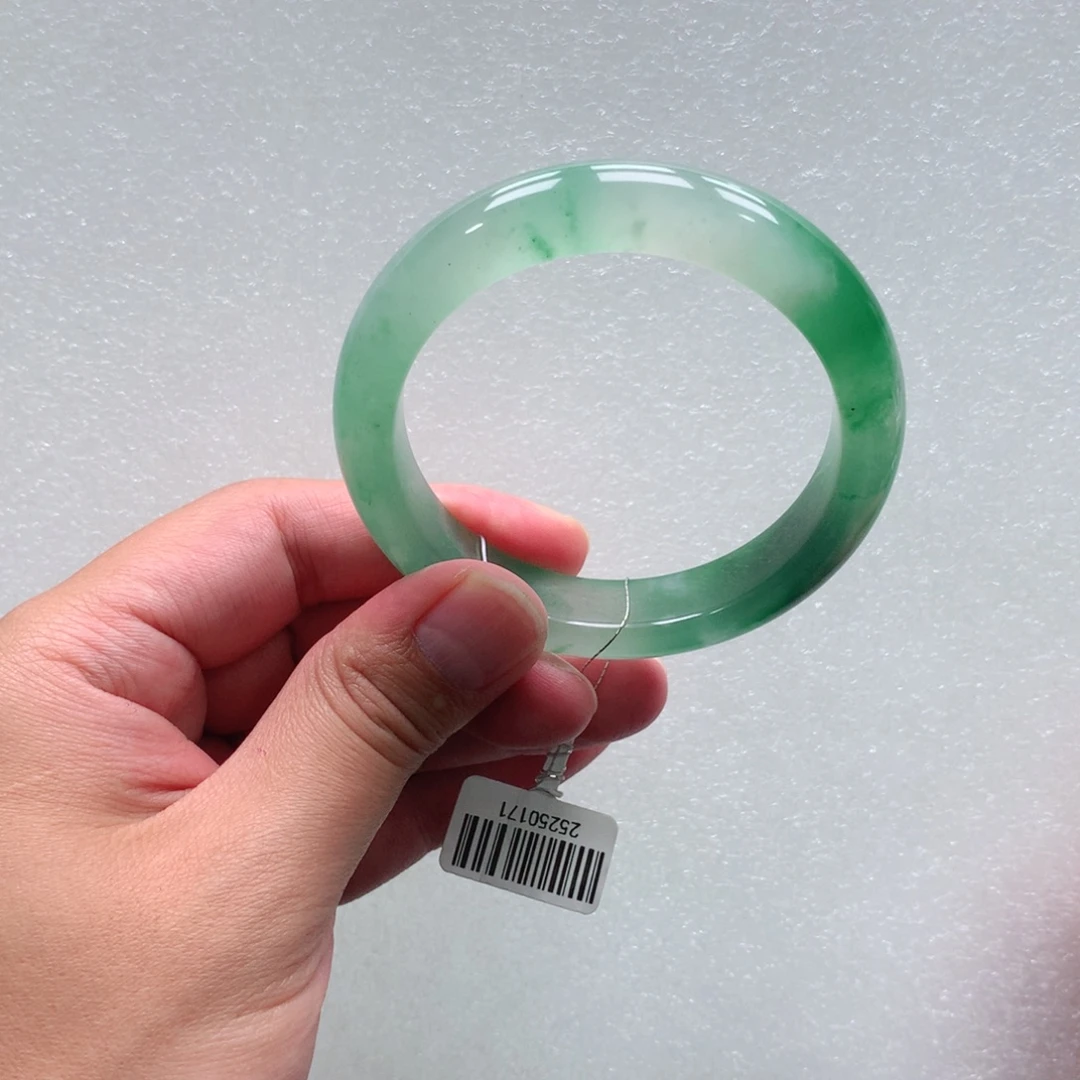 石英质玉未镶嵌手镯青青59-多人