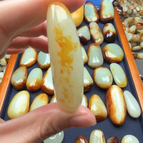 和田玉颈饰未镶嵌人**求