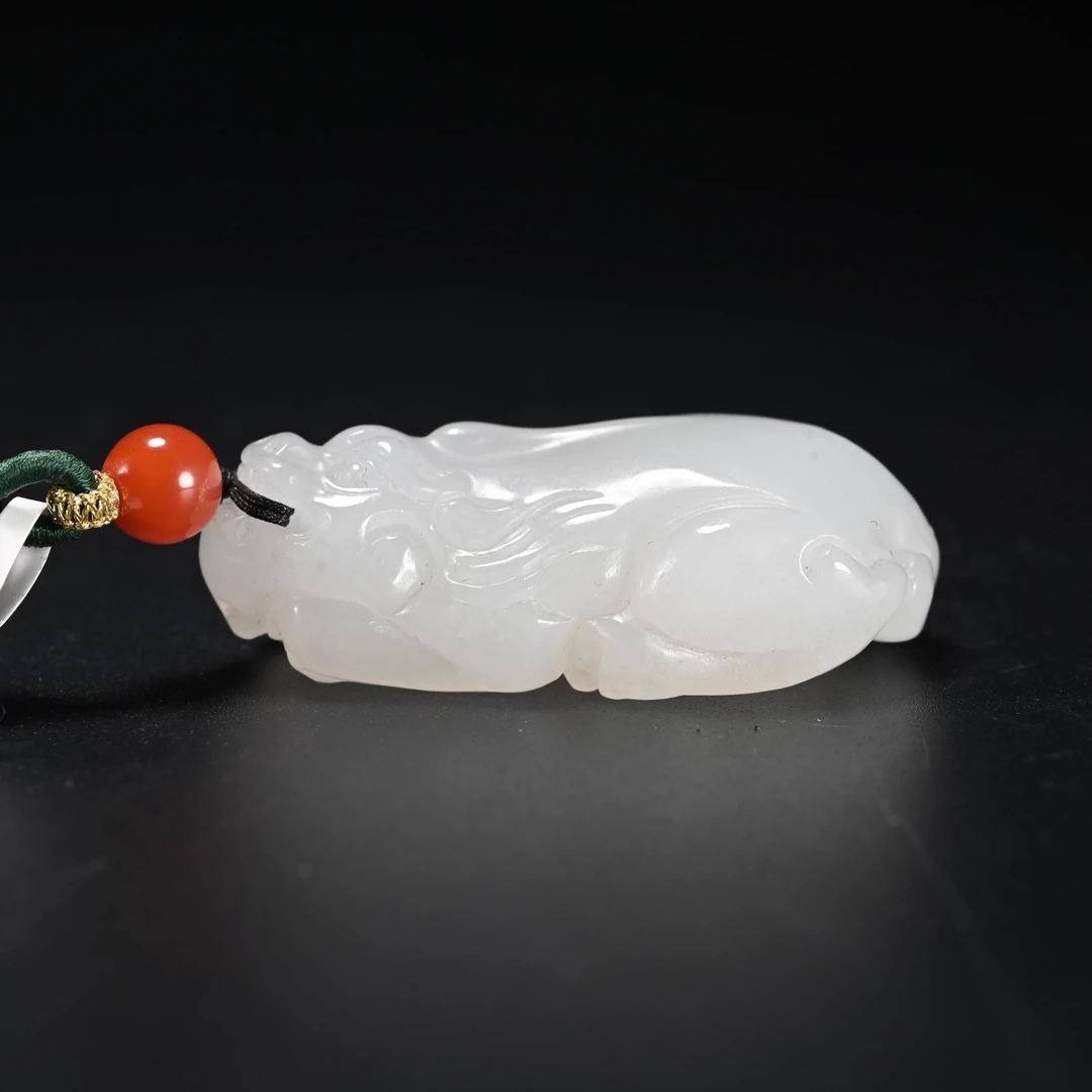 lot8804 和田玉貔貅挂件/保利