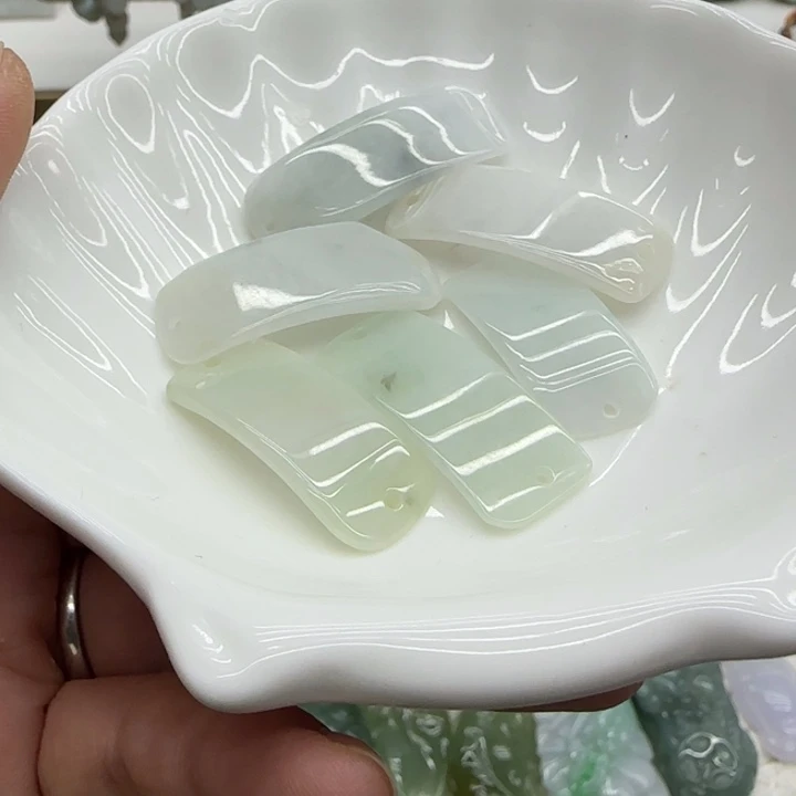 翡翠未镶嵌手链薄款，介意慎拍