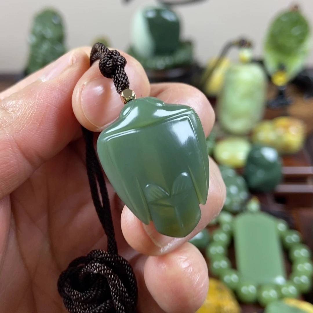 岫岩老玉（透闪石质玉）未镶嵌珠宝奇石
