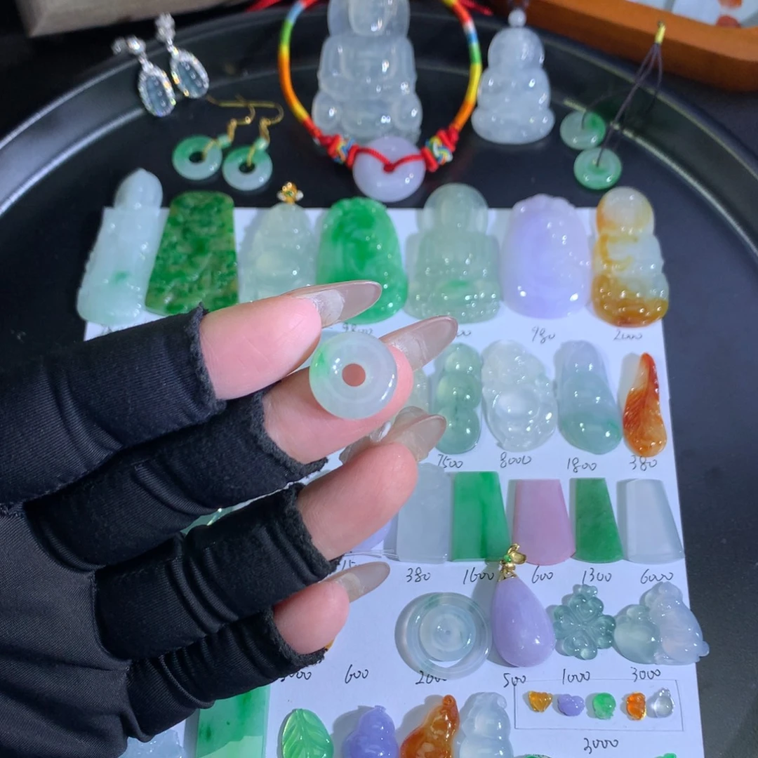 翡翠未镶嵌吊坠(不含链)白底青甜甜圈