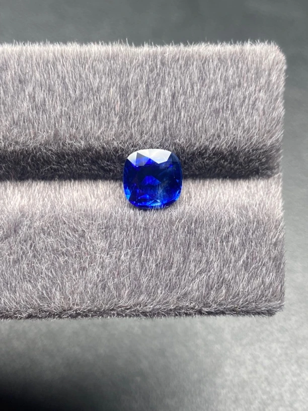 皇家蓝蓝宝石1.945克拉