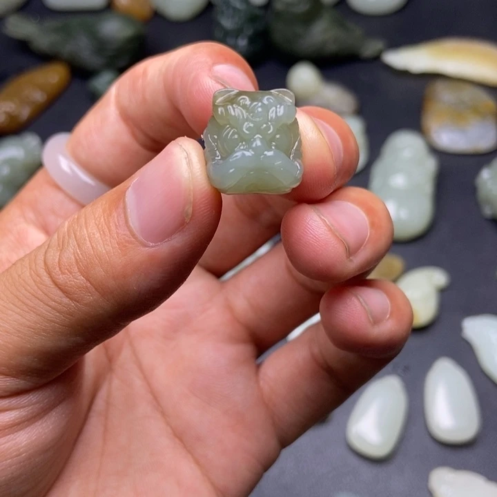 未镶嵌和田玉挂件