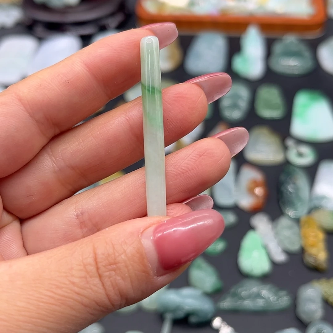 【闪购商品】翡翠颈饰未镶嵌无事柱