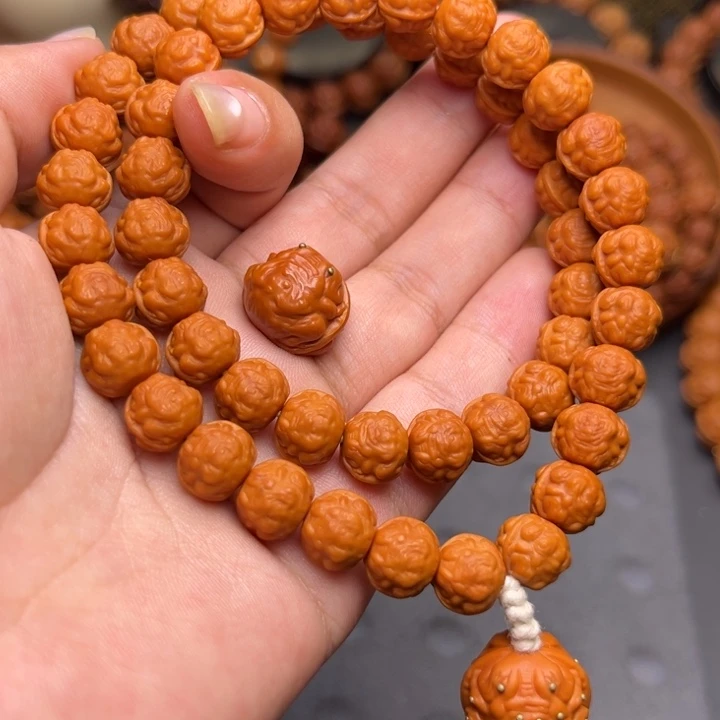 猴头核桃吊坠1.1尺寸双绕顶珠金蝉，蟾背流苏，一双纳米手套