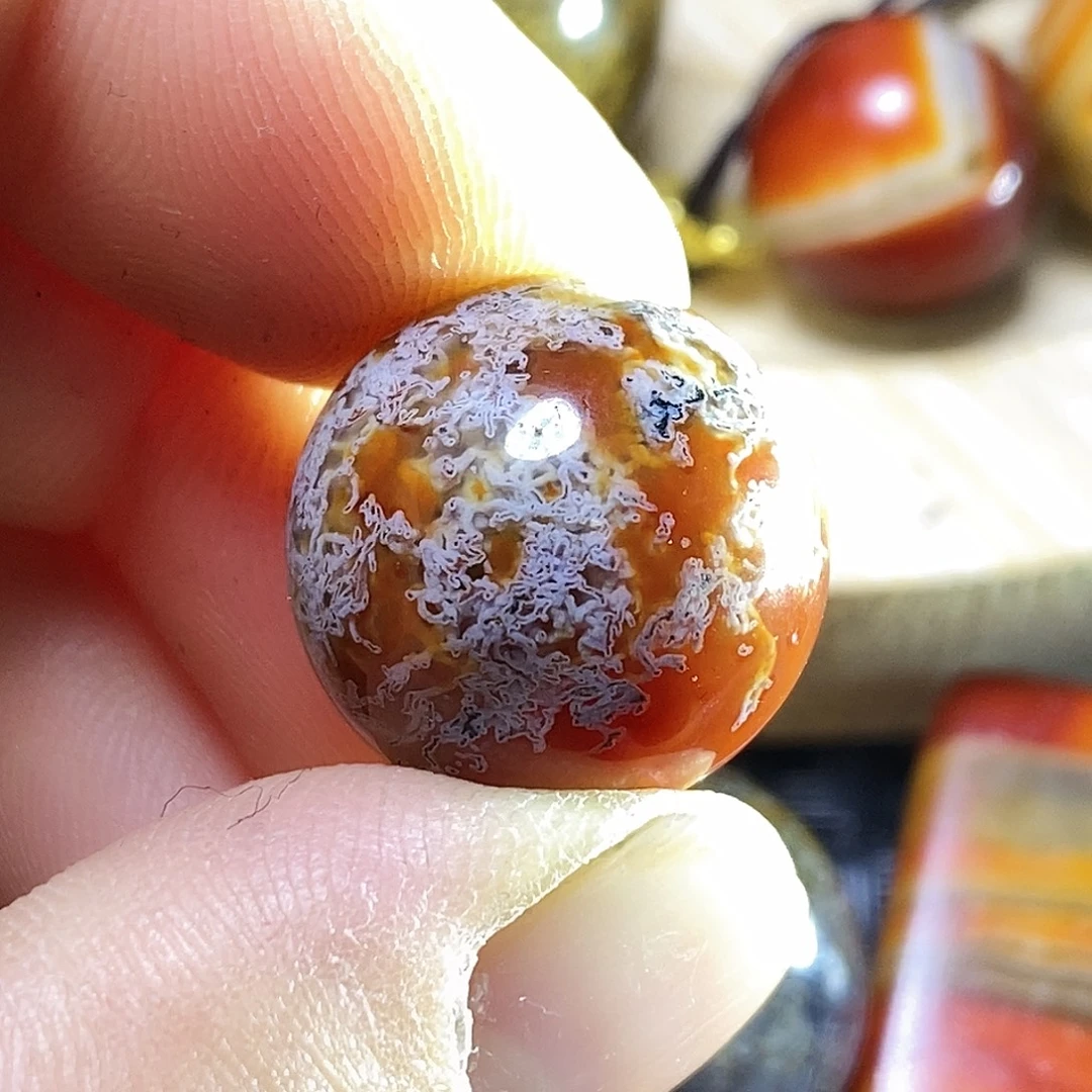 和***木玛瑙/玉髓未镶嵌颈饰