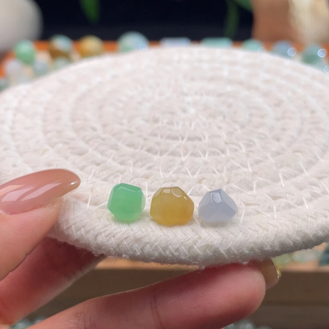 定制翡翠未镶嵌天然缅甸翡翠a货随形一组