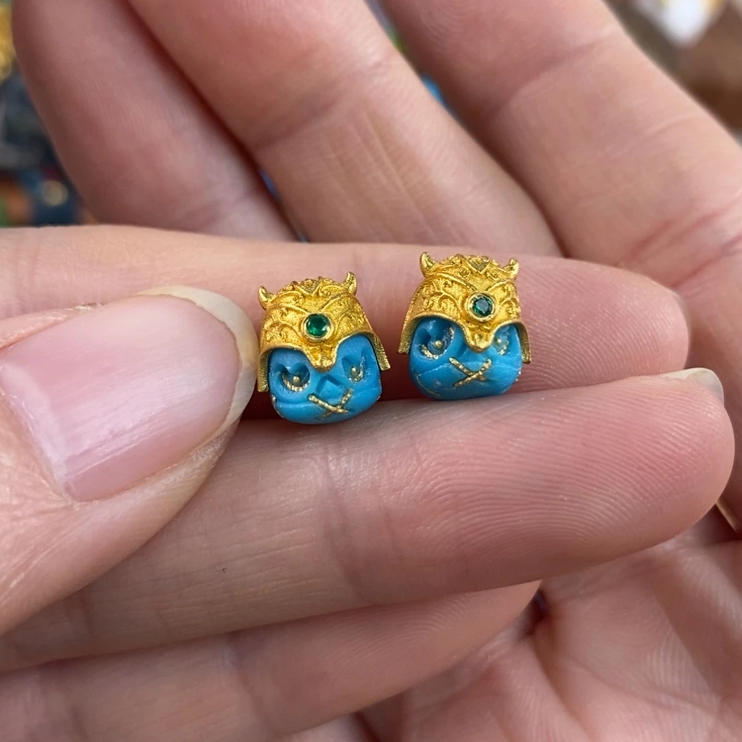 绿松石未镶嵌。头盔呆