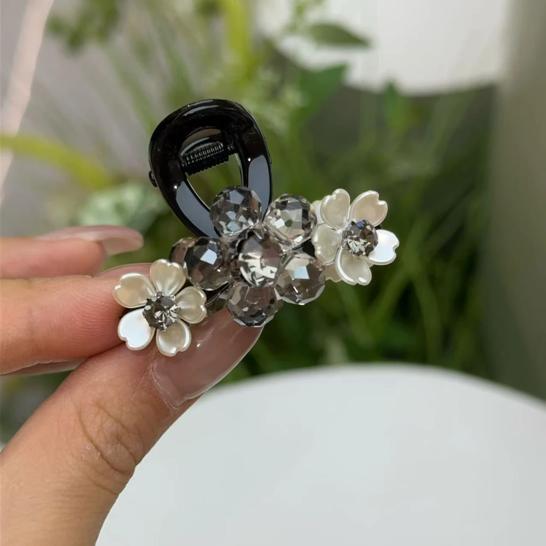 挽梦精品水晶小清新灰色白花四公分小抓夹2111