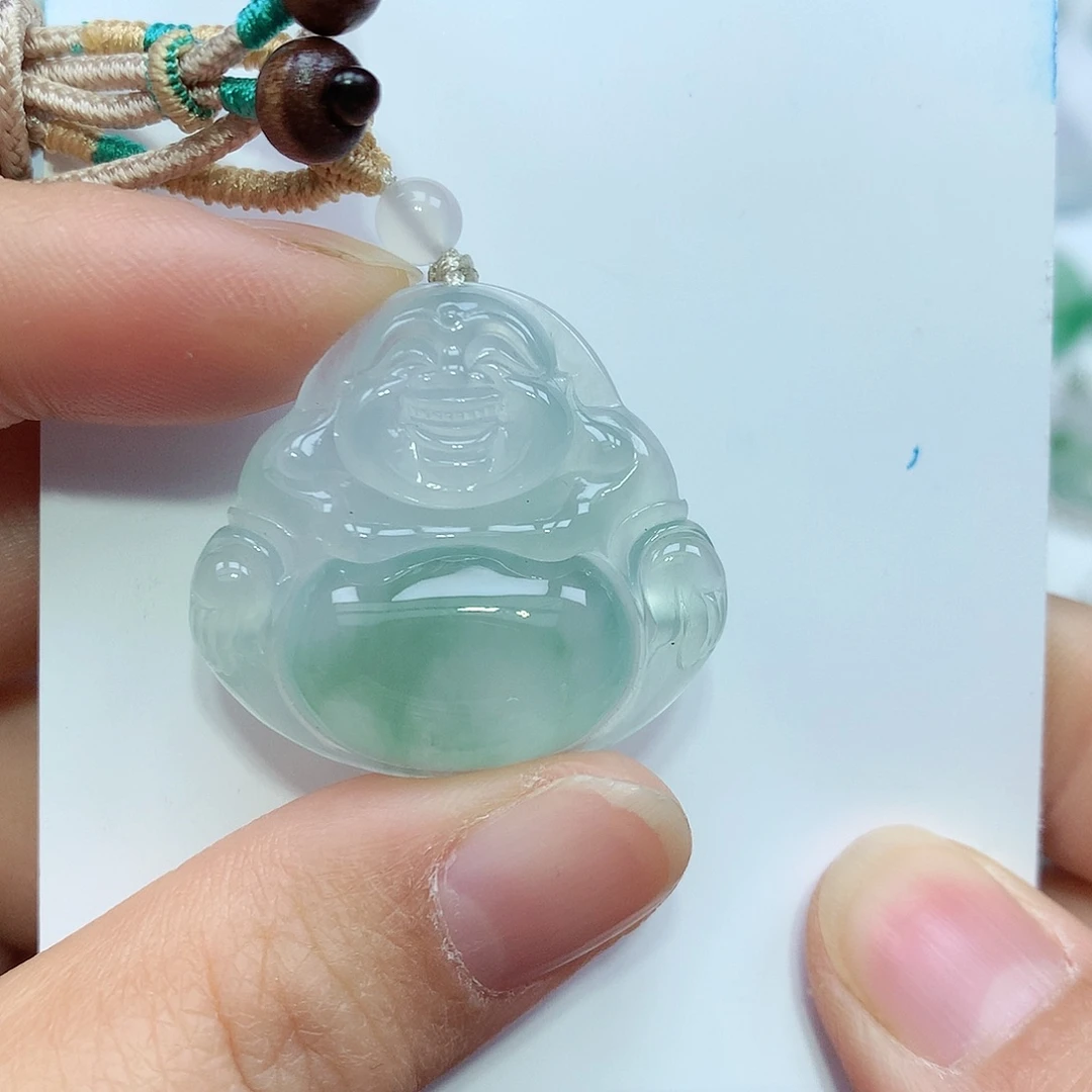 翡翠颈饰未镶嵌佛