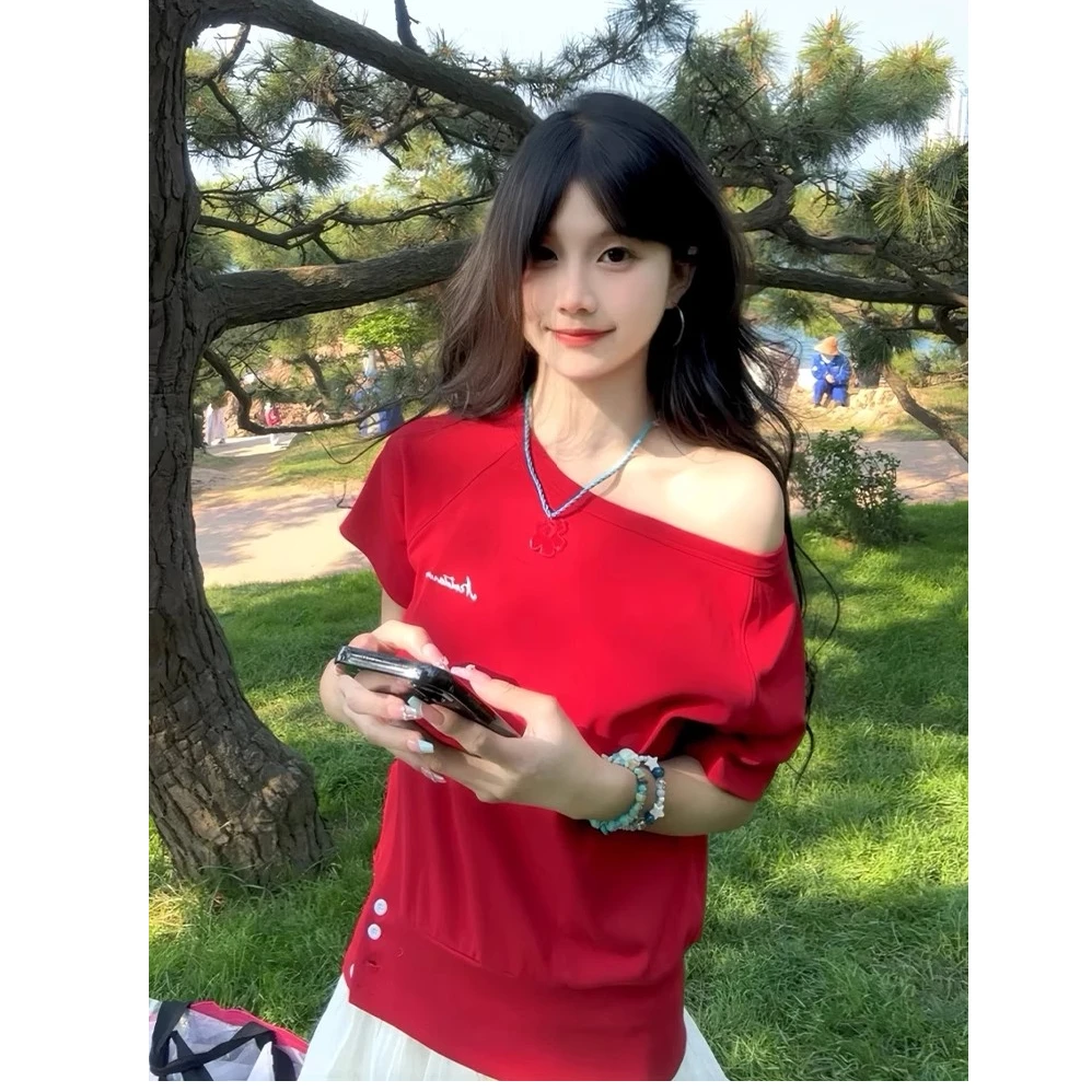 美式辣妹斜肩短袖女夏季穿搭收腰显瘦绝美红色t恤设计感露肩上衣