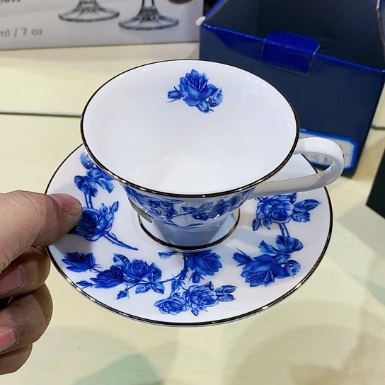 聚鑫中古杂项瓷器如图所示