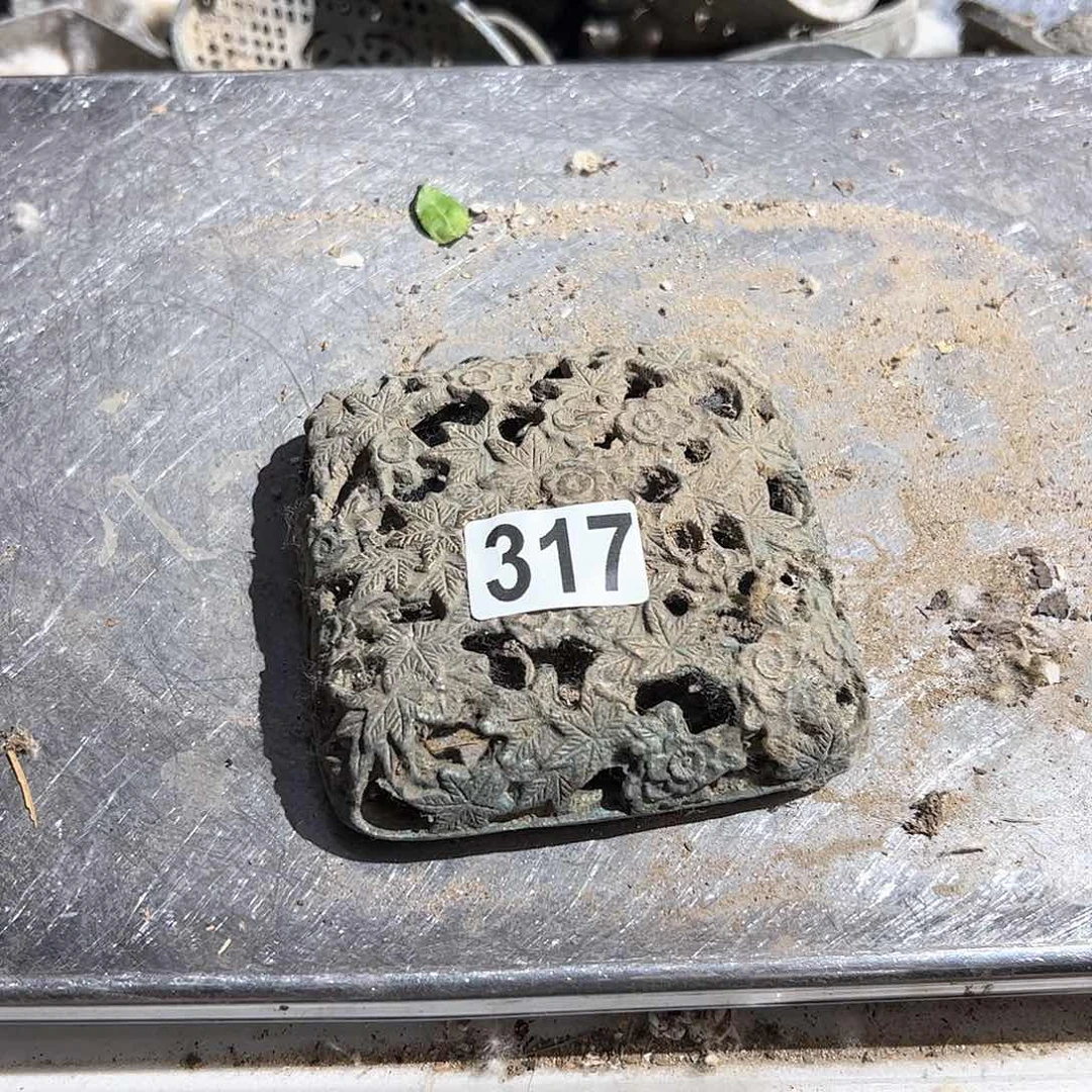 一**光微瑕疵黄铜摆件工艺品