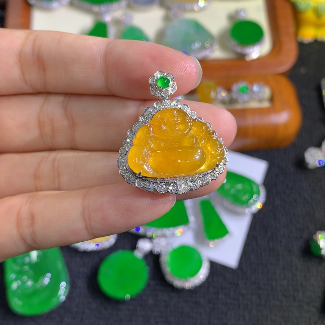 【闪购商品】颈饰18K金镶嵌翡翠888888