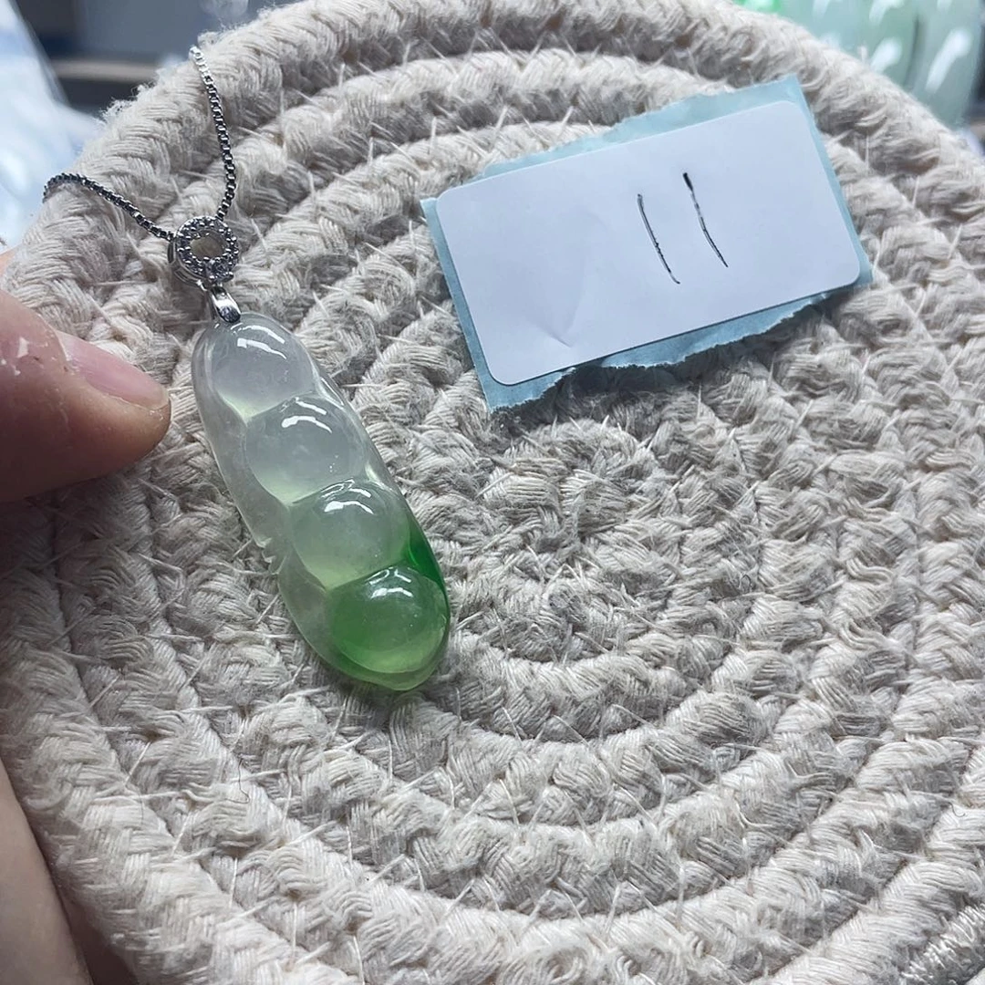 翡翠未镶嵌颈饰翡翠吊坠