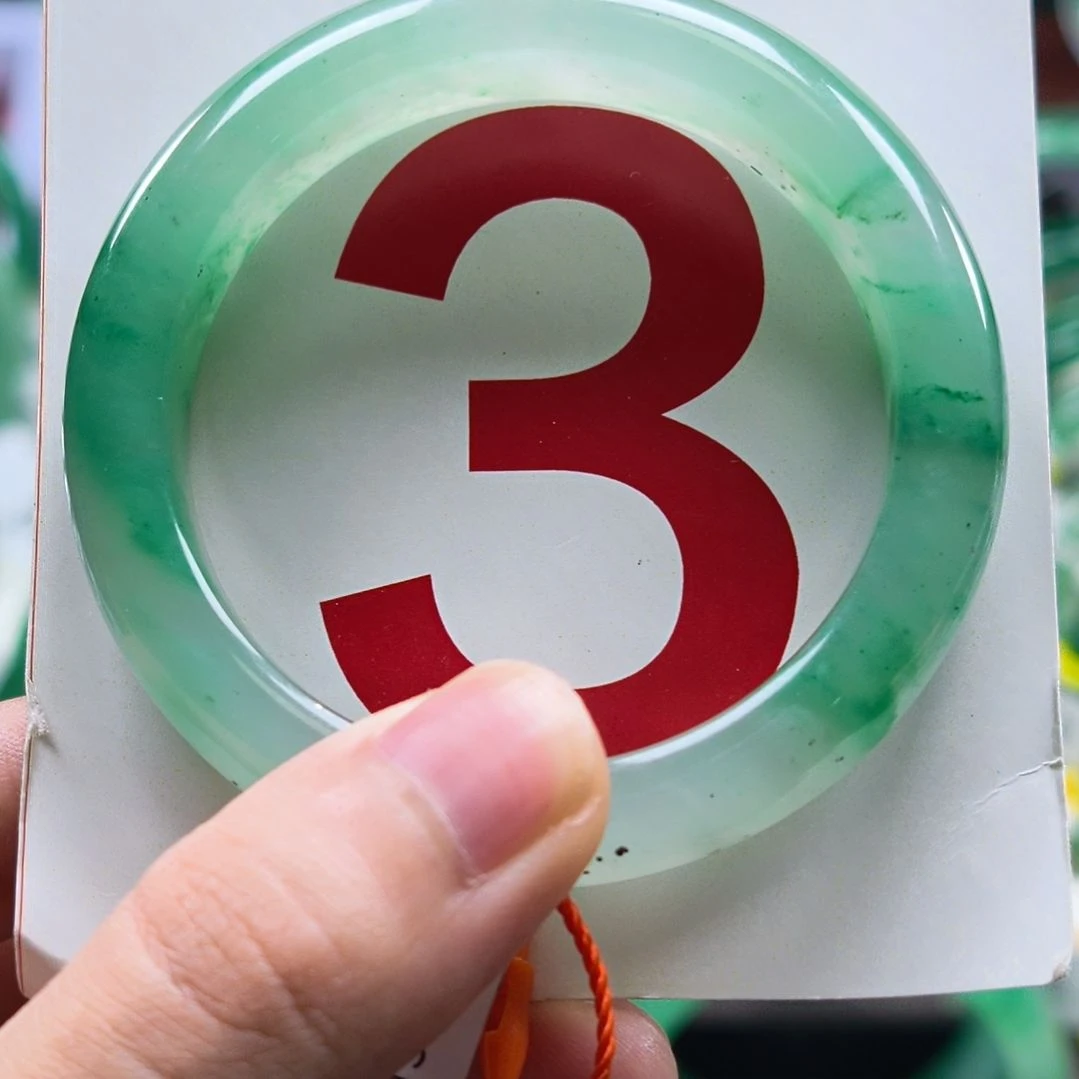 石英质玉（非洲翠）未镶嵌手镯非洲翠手镯