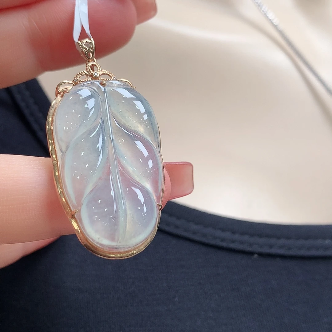 翡翠18K金镶嵌颈饰叶子