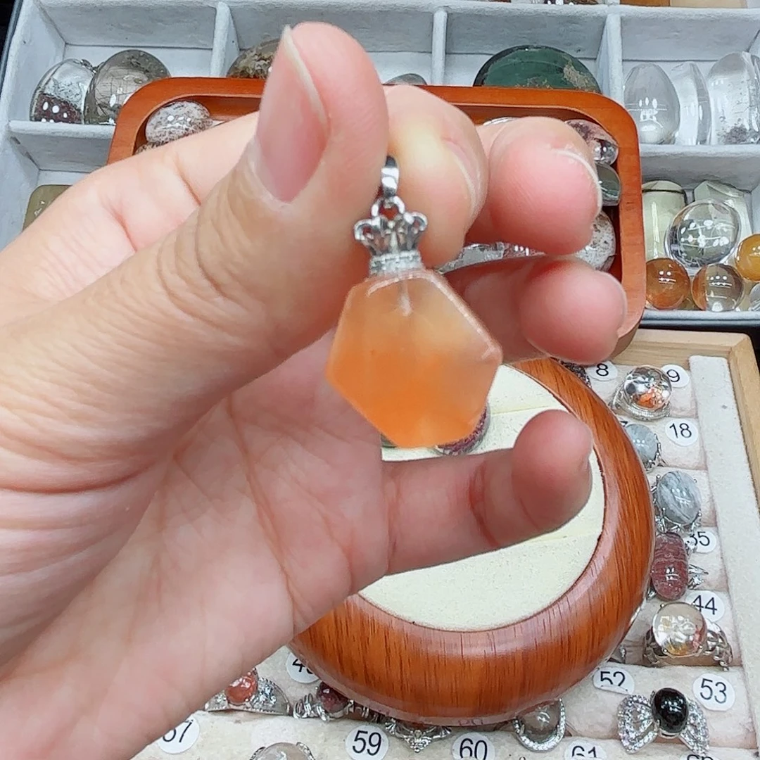 颈饰水晶未镶嵌水晶