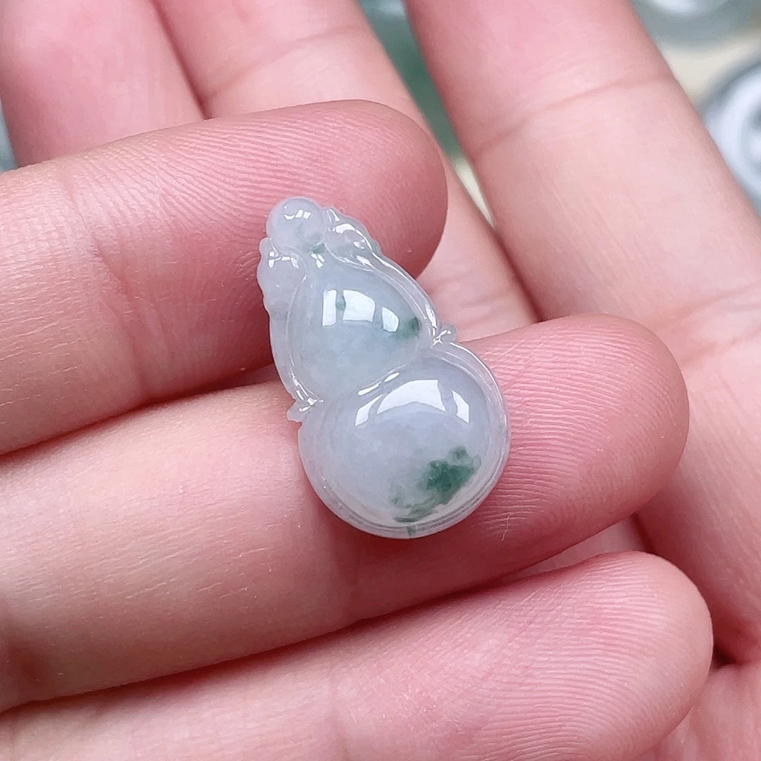 翡翠未镶嵌颈饰葫芦