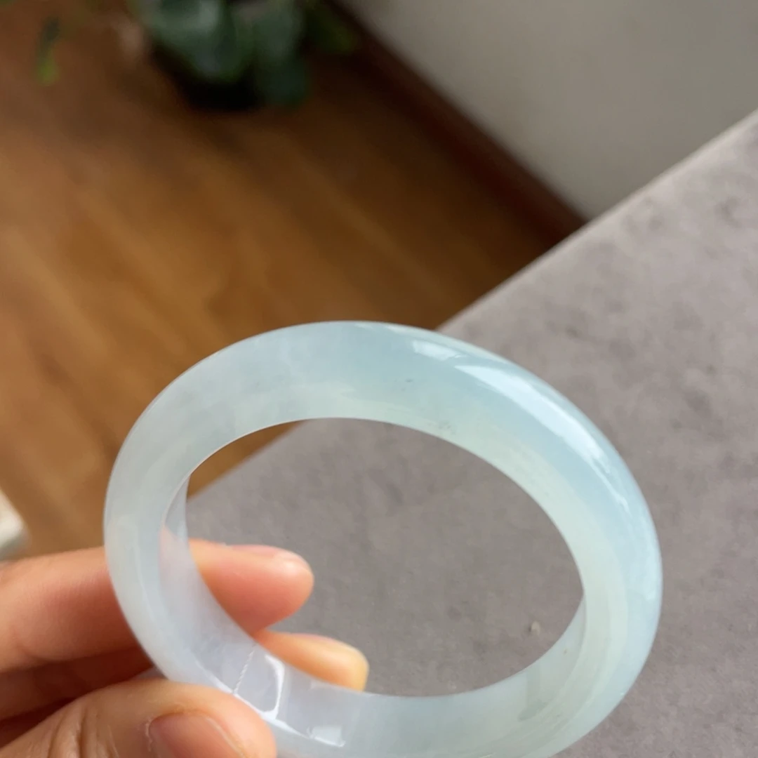翡翠未镶嵌手镯晴蓝