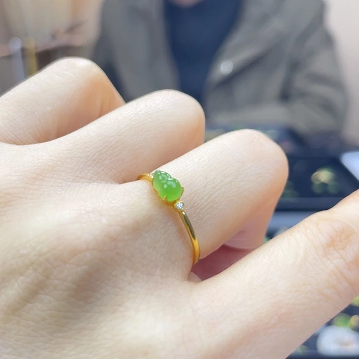 蒲***英和田玉18K金镶嵌戒指