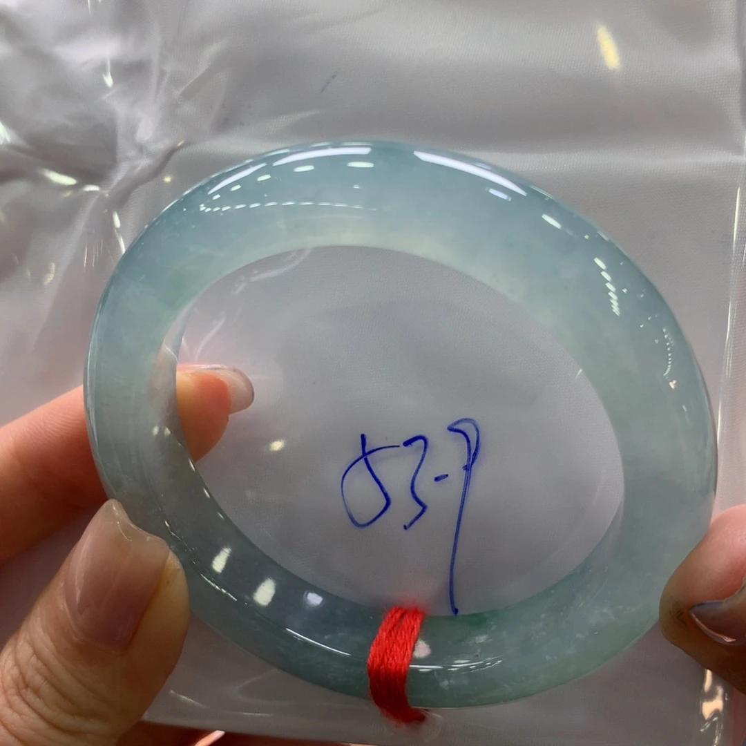 翡翠手镯未镶嵌翡翠手镯