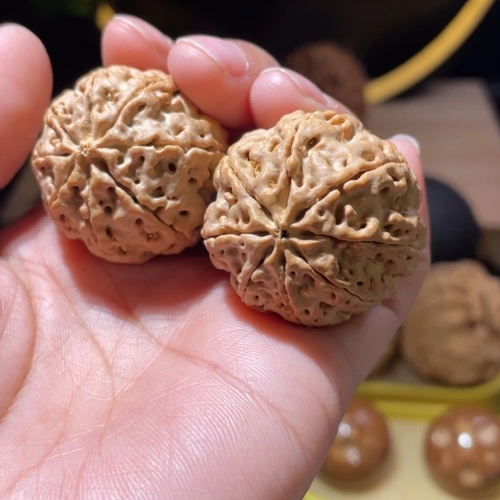 桃核把件八瓣金刚