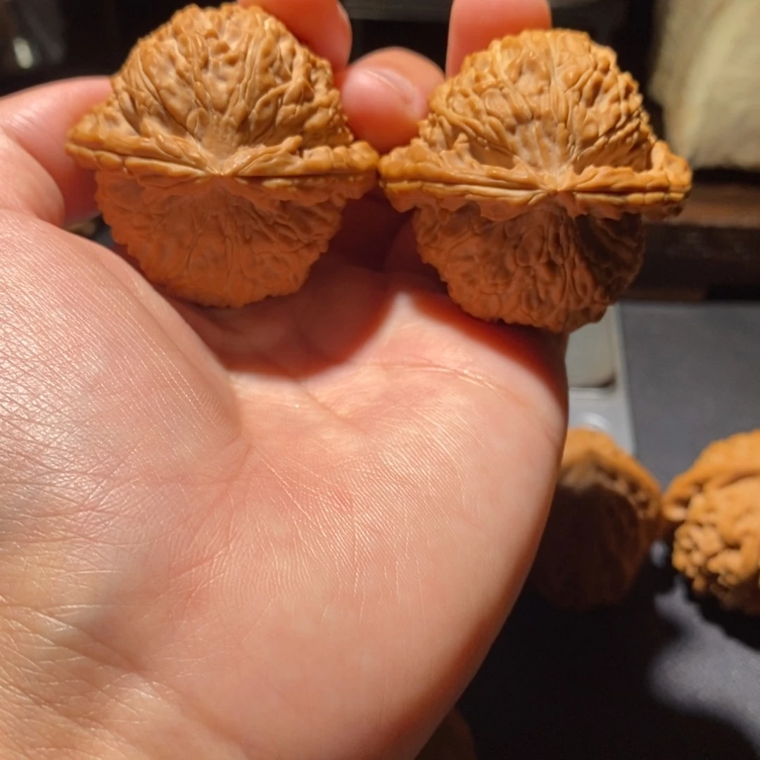 文玩核桃吊坠天*飘闷白