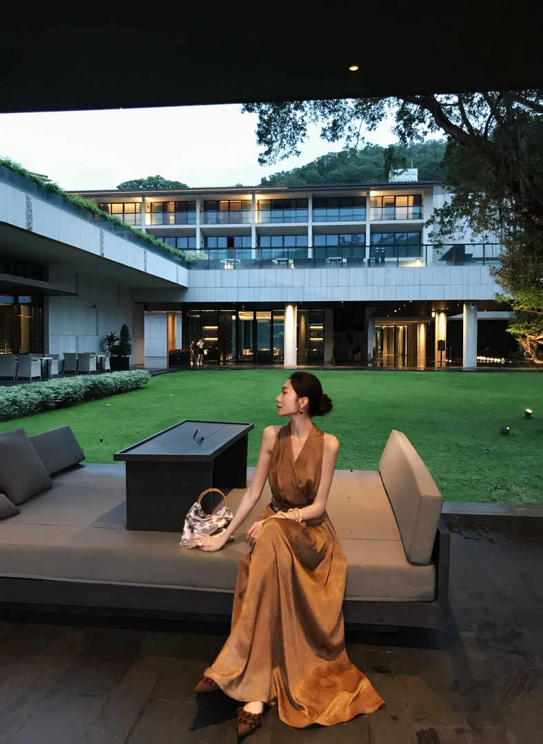 車車【西雅图】咖色挂脖小众设计感法式独特小礼服连衣裙CC50037